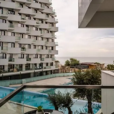 Mustard Skyline Infinity Pool&spa