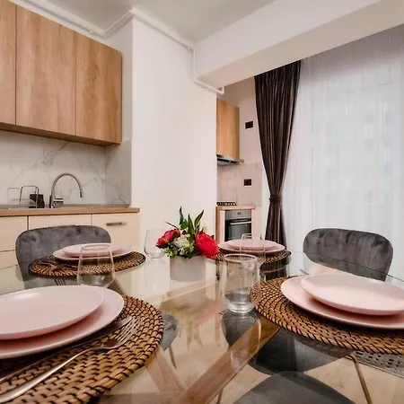 Apartment Mustard Skyline Infinity Pool&spa